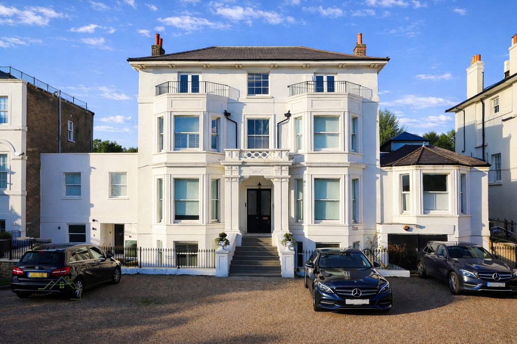 Property photo 1 of 22 Elegant Period Building On Shooters Hill Showcasing Classic Architecture Near Blackheath Se3