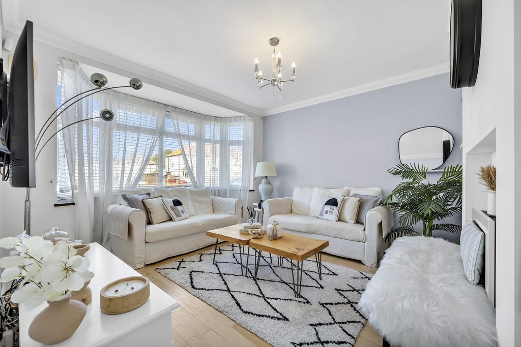 Property photo 2 of 25