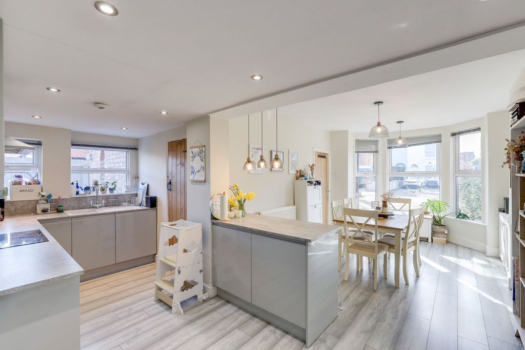 Property photo 3 of 29