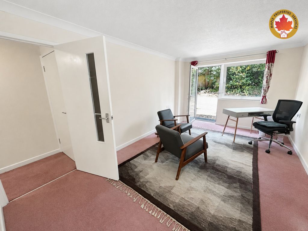 Property photo 1 of 10 1 Bed Retirement Flat In Central Woking Location