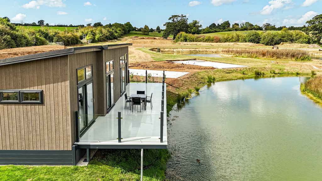 Property photo 2 of 33