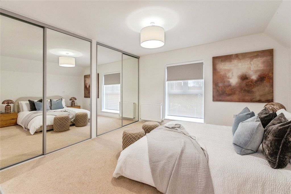 Property photo 3 of 27 Bedroom 2