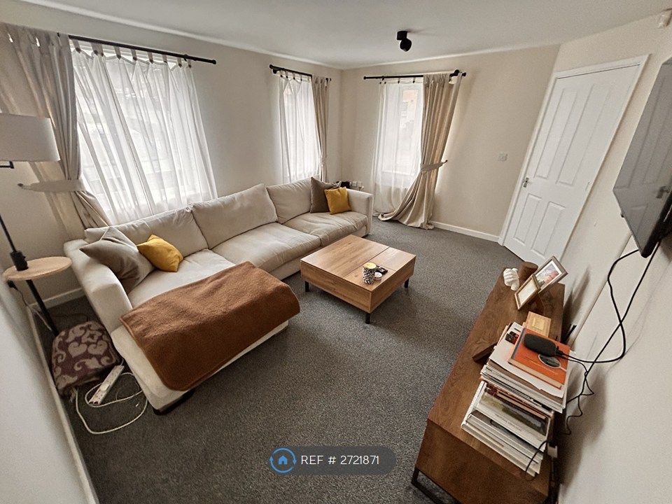 Property photo 2 of 15 Lounge