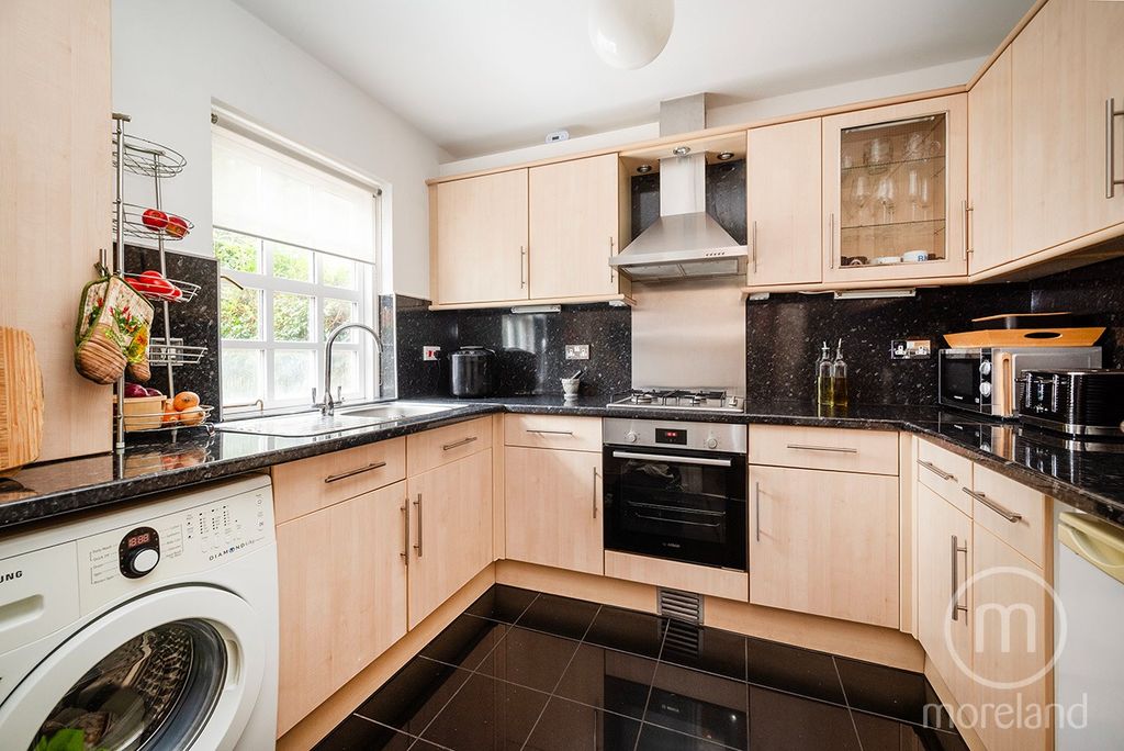 Property photo 3 of 12 4411155