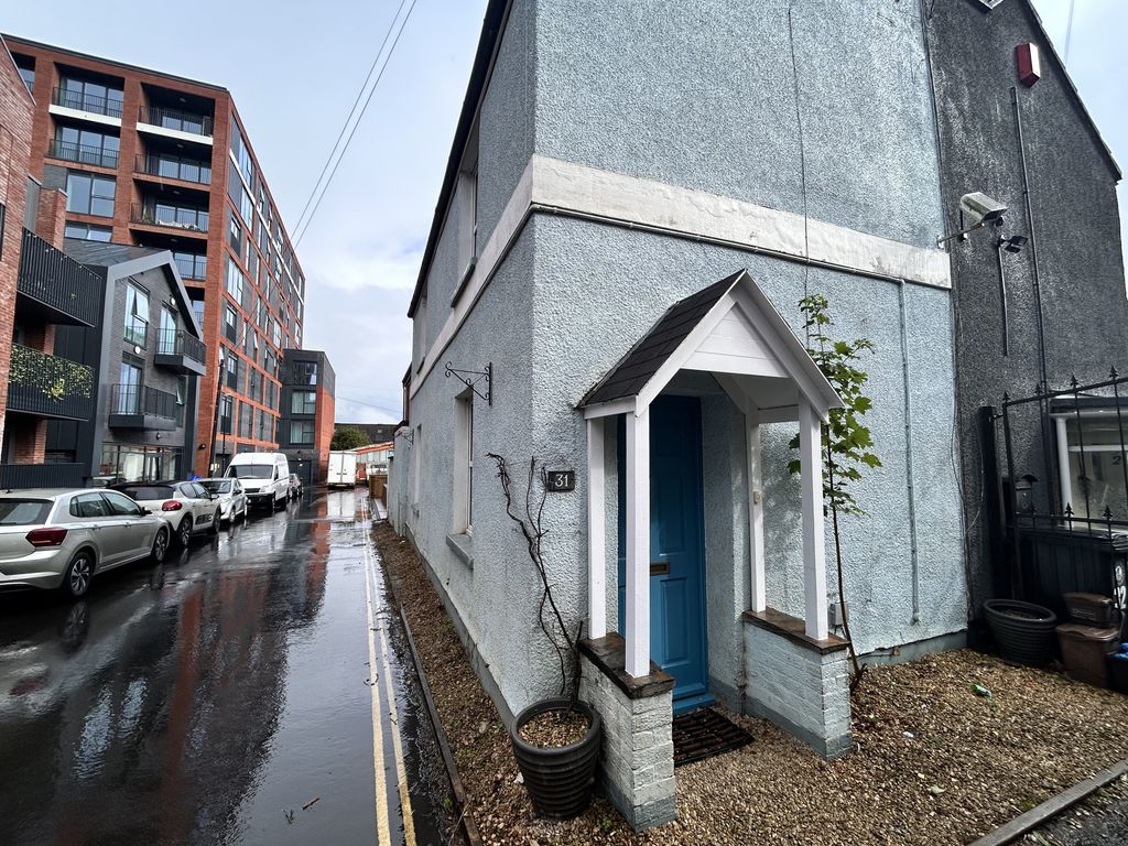 Property photo 1 of 11 Outside