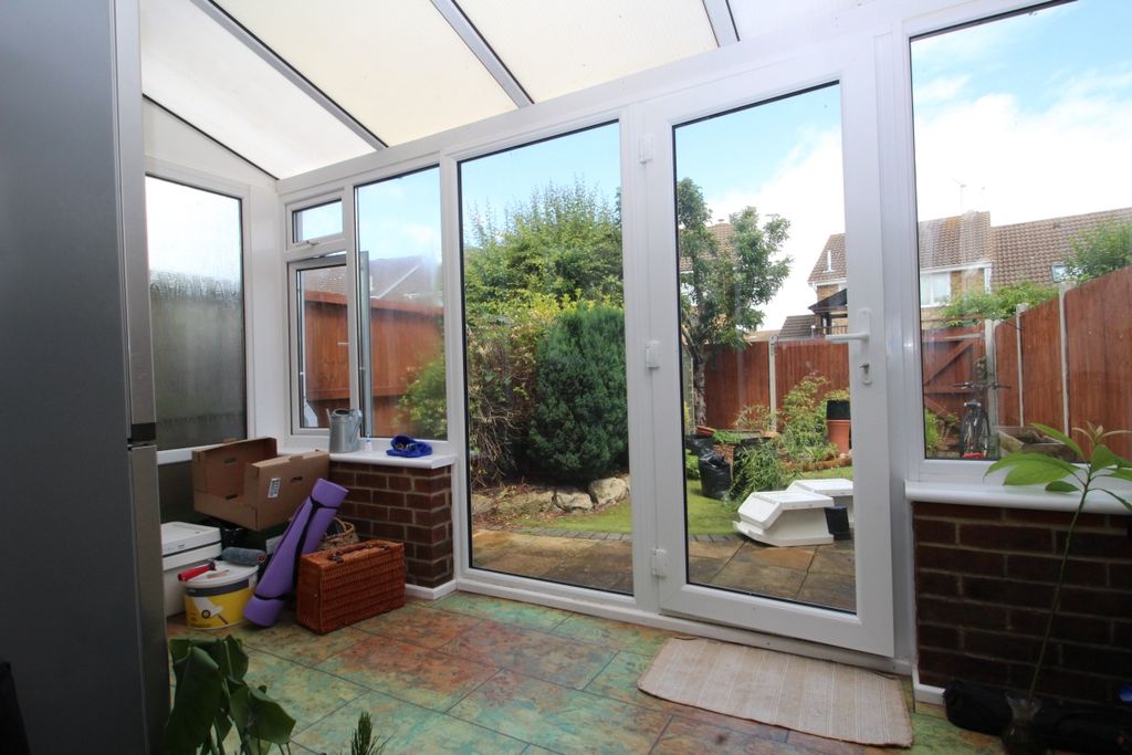 Property photo 3 of 6 Conservatory