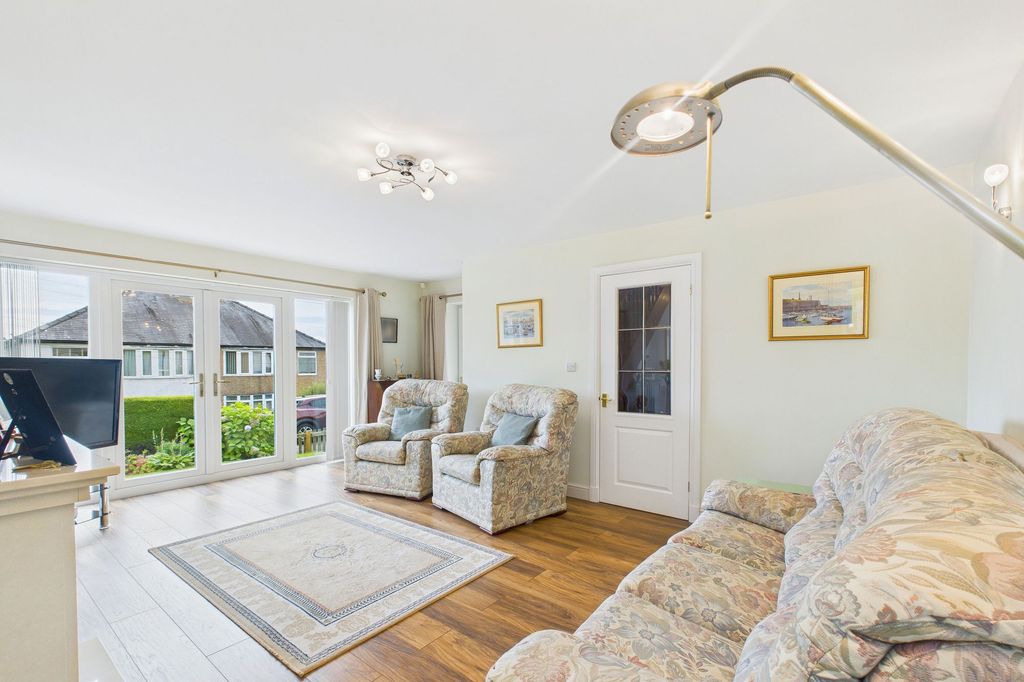 Property photo 2 of 33