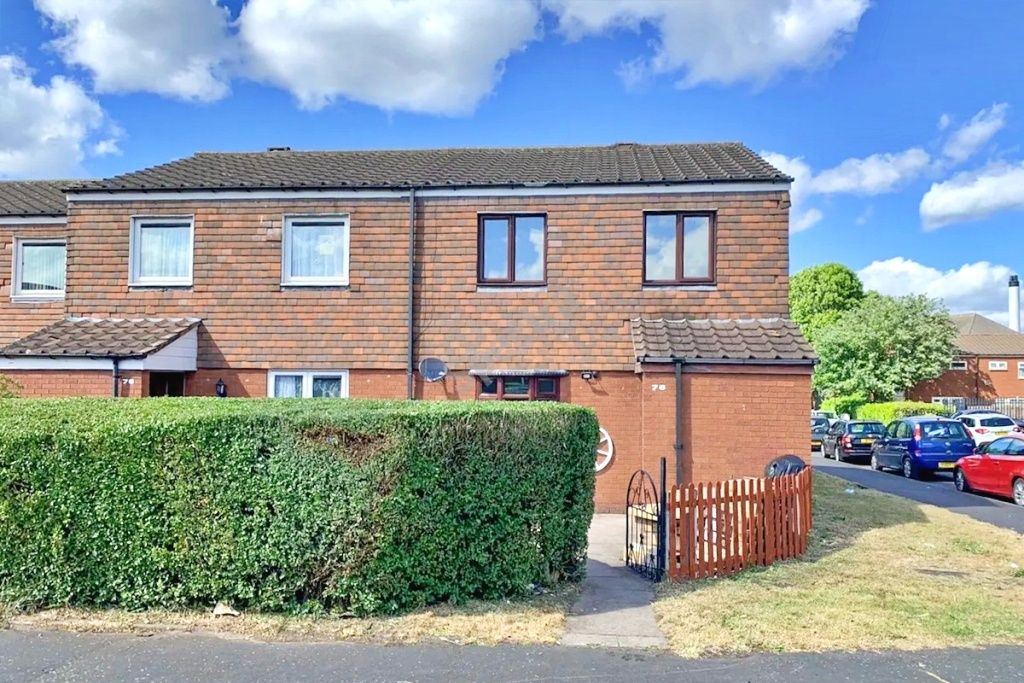 Property photo 1 of 11 Professionals Love This Spacious Room Close To City Hospital