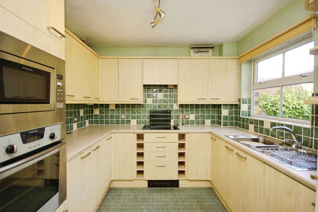 Property photo 2 of 17 Photo