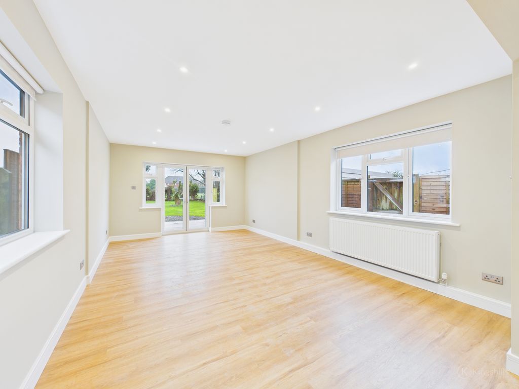 Property photo 3 of 15 Cam02119G0-Pr0529-Still004