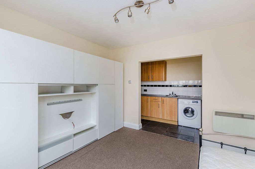 Property photo 3 of 4