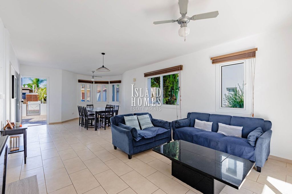 Property photo 2 of 34