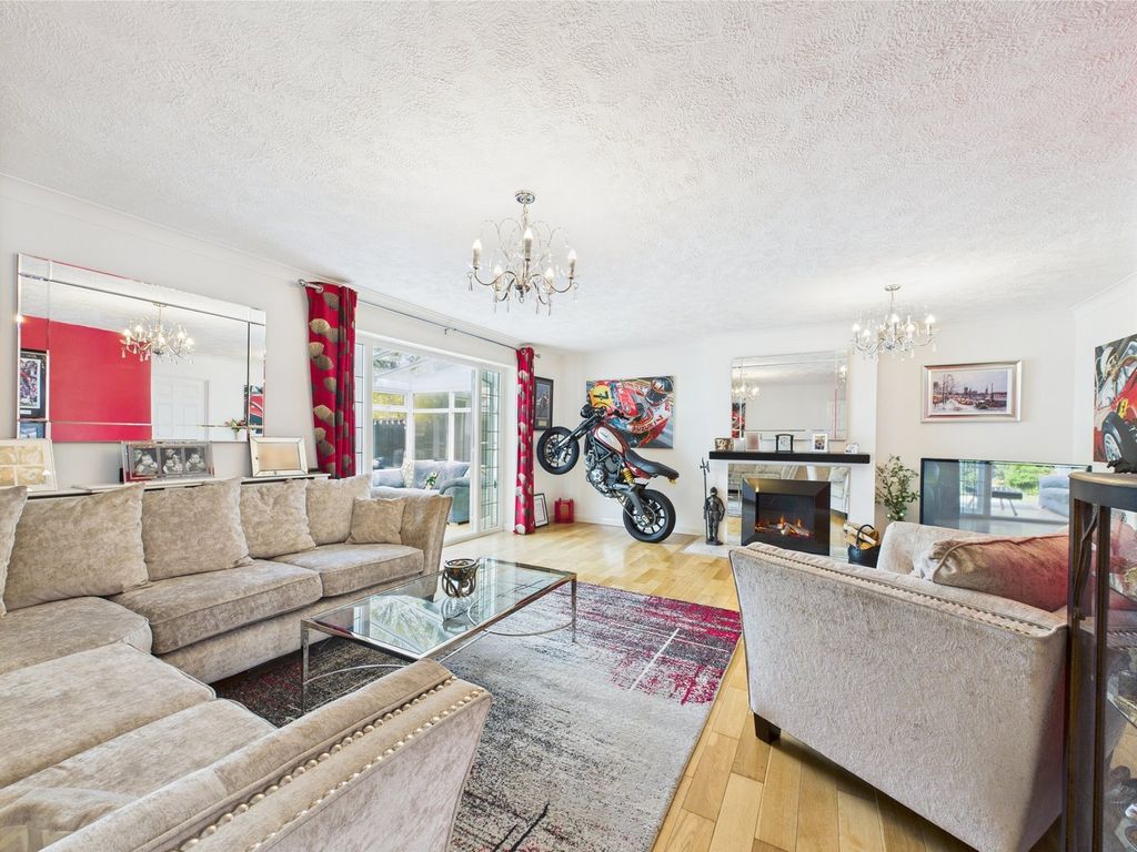 Property photo 2 of 32