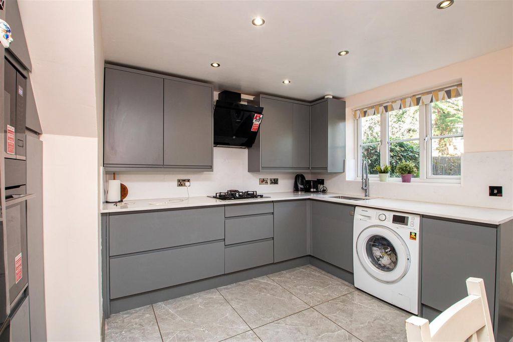 Property photo 1 of 14 88Lind.Jpg