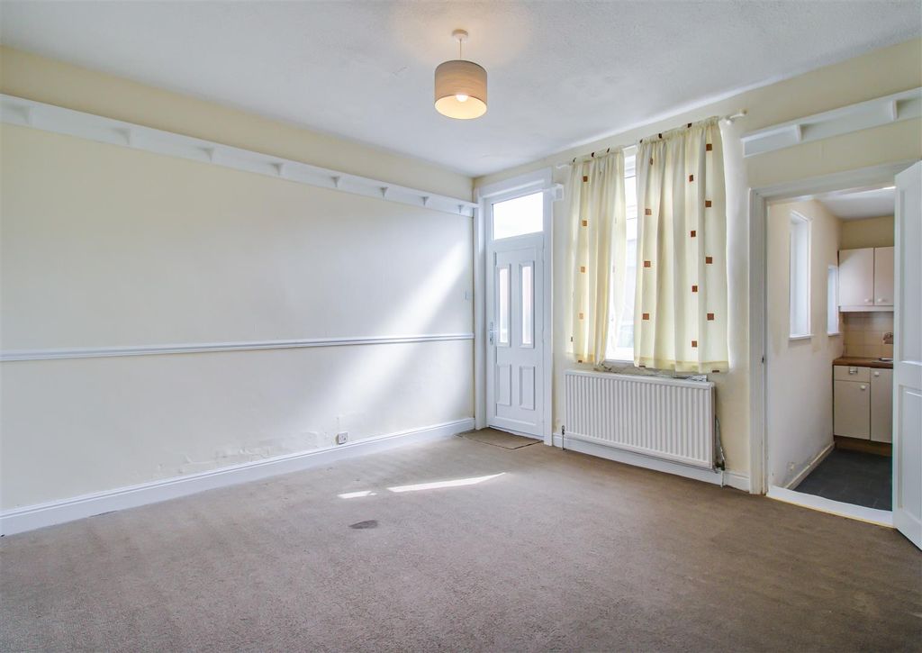 Property photo 3 of 9 Sitting/Dining Room