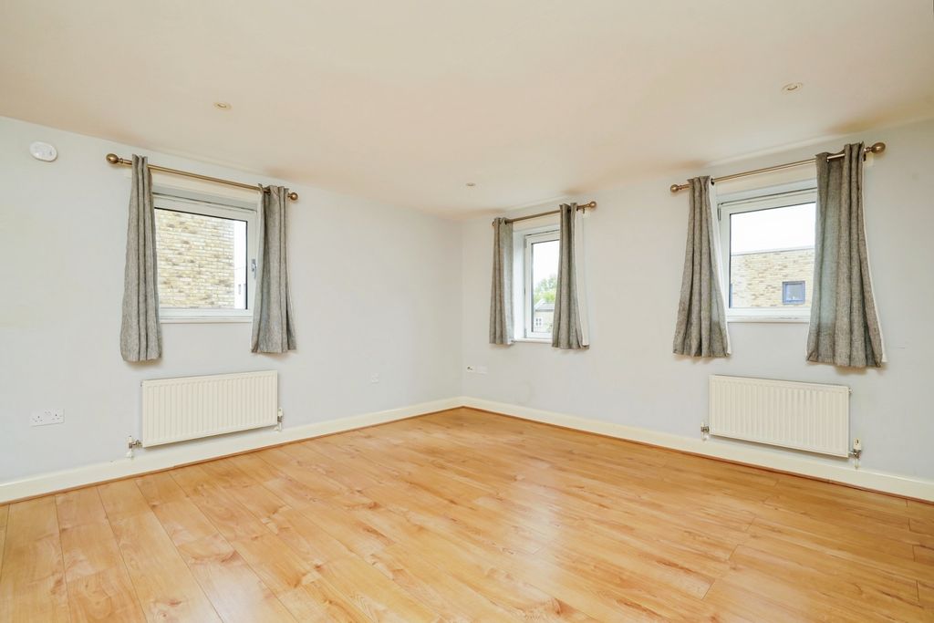 Property photo 3 of 12 Pbox-Img.Jpg
