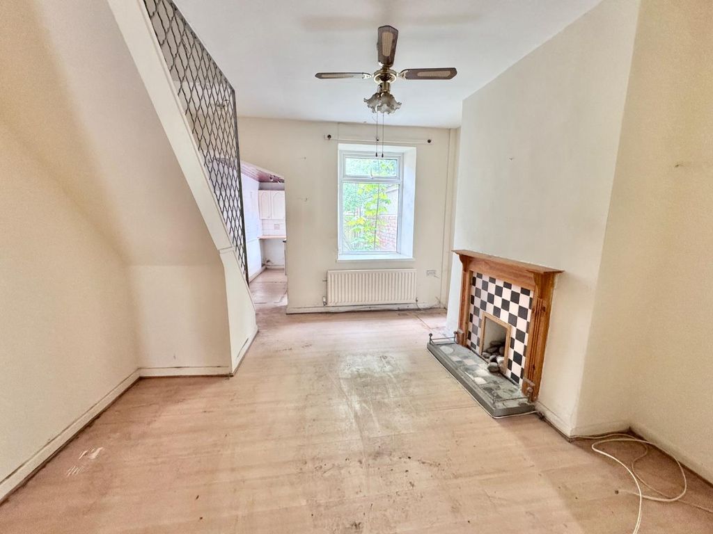 Property photo 3 of 10 Dining Room