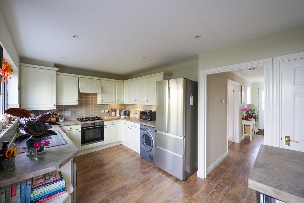 Property photo 3 of 21