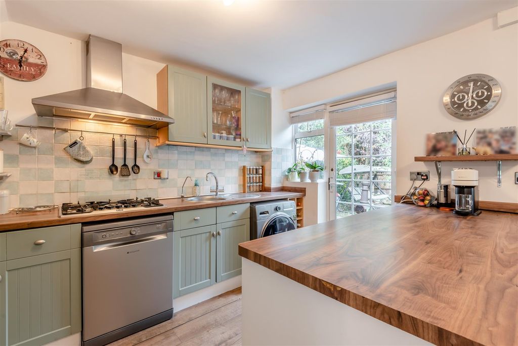 Property photo 3 of 20 8660344-Interior13.Jpg