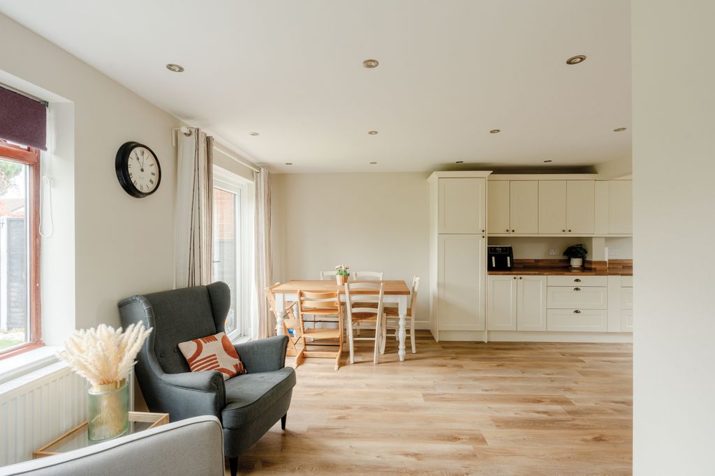 Property photo 1 of 23 Photo 3