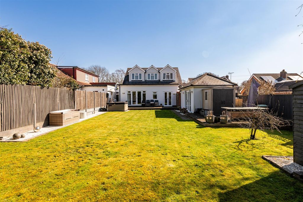 Property photo 1 of 27 Springvale Garden3.Jpg