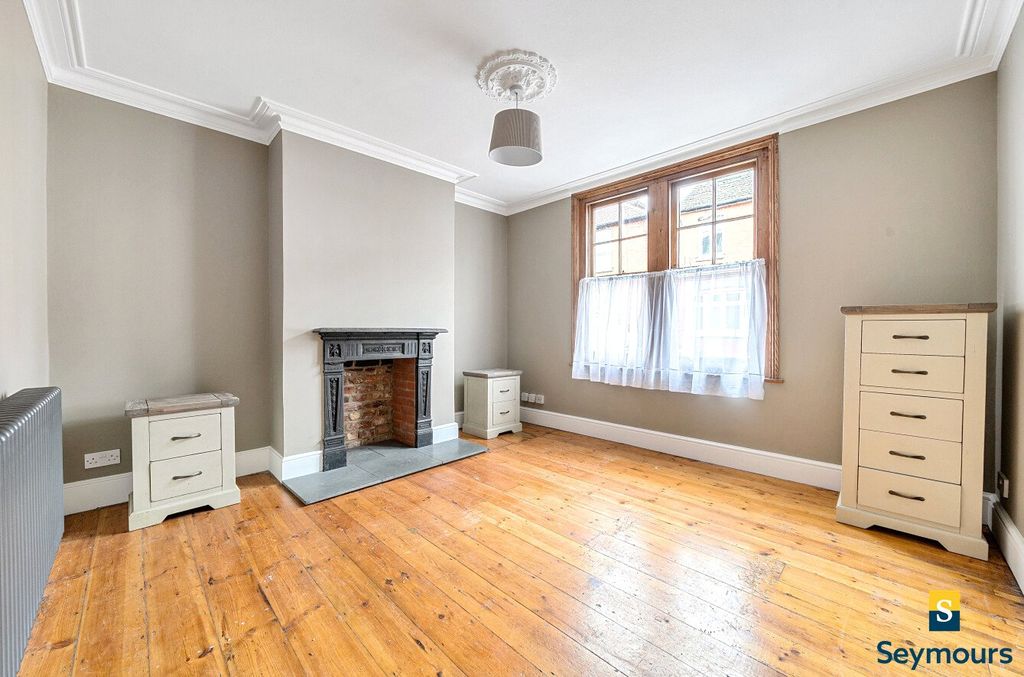 Property photo 2 of 21 Living Room