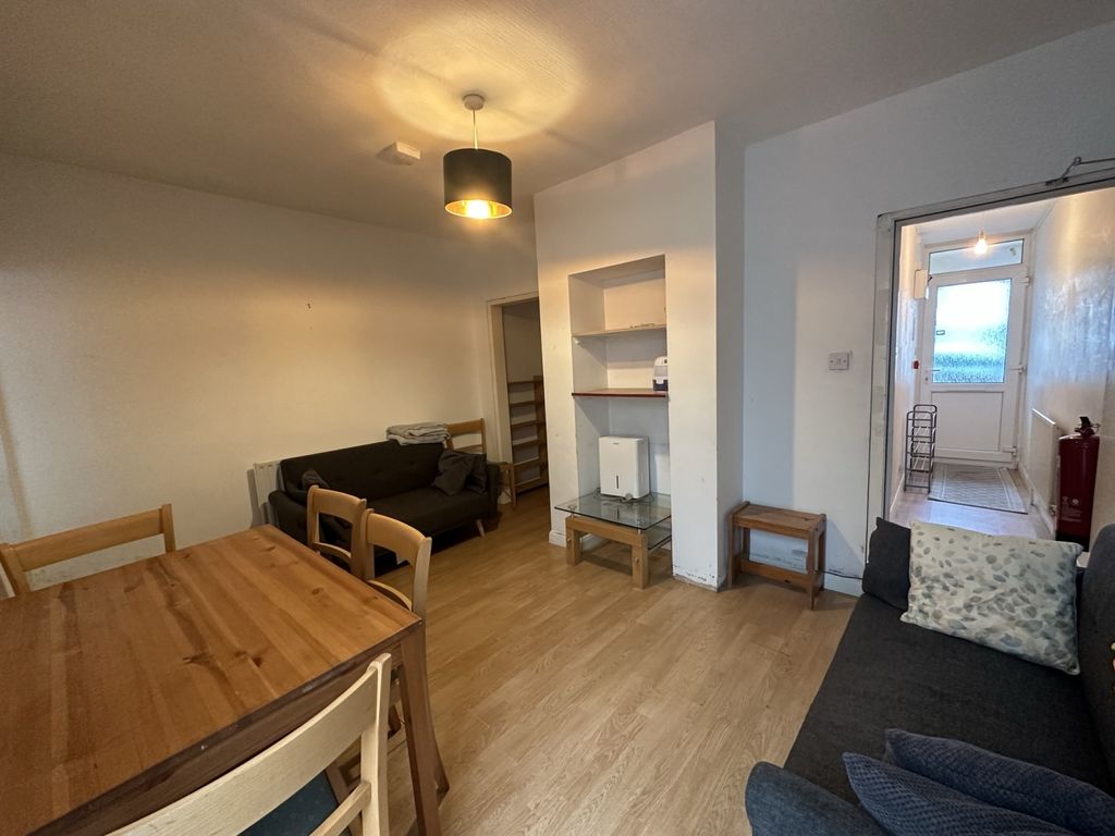 Property photo 2 of 13 Lounge