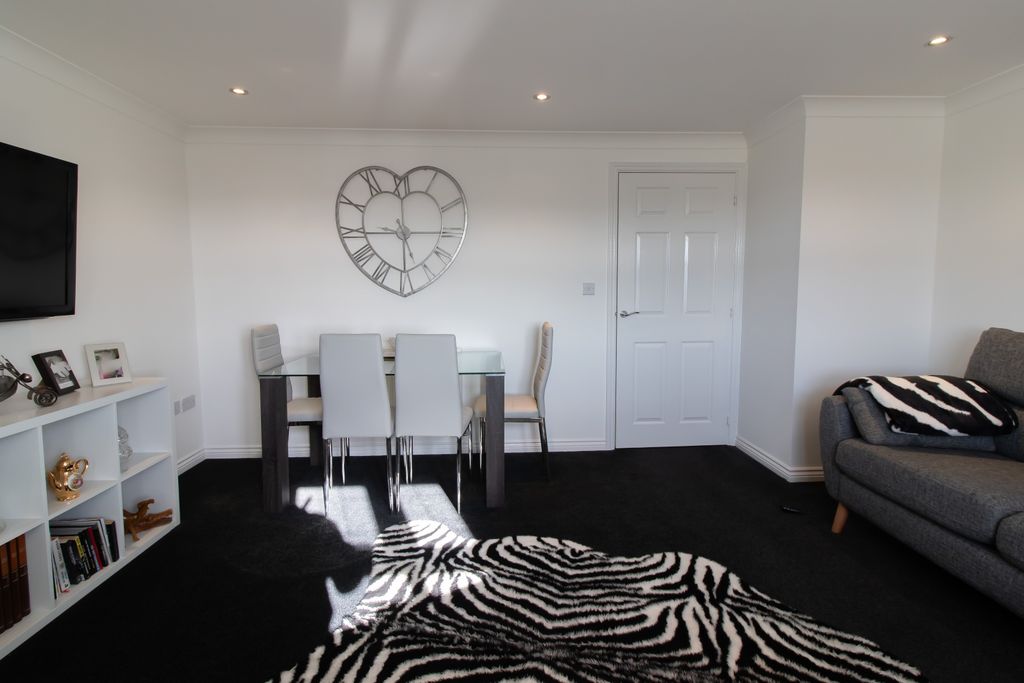 Property photo 3 of 18 Image 2