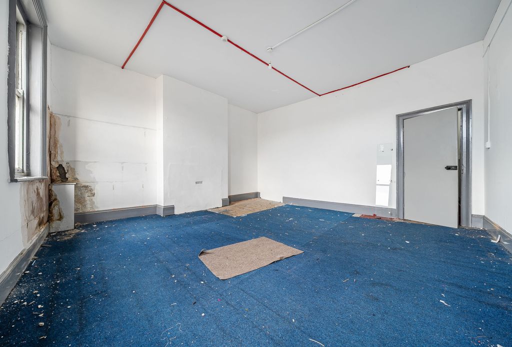 Property photo 2 of 15 1331801-18-688Cdc...