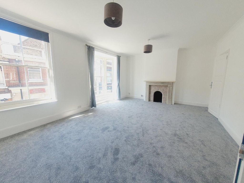 Property photo 2 of 33 Picture No. 14