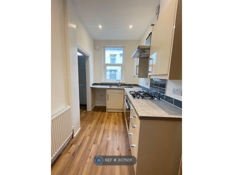 Property photo 3 of 16 Kitchen