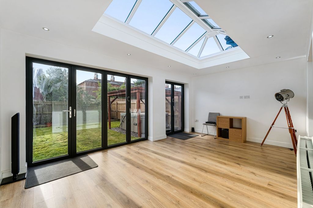 Property photo 3 of 34