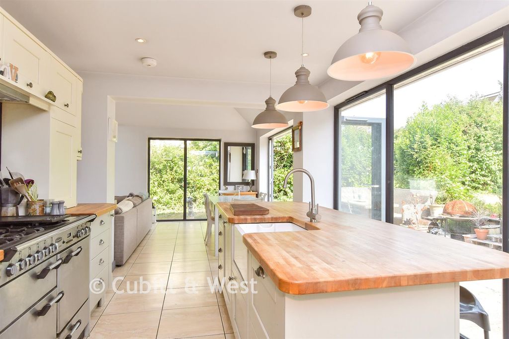 Property photo 1 of 21 Kitchen