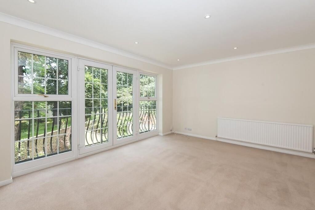 Property photo 2 of 8 Reception