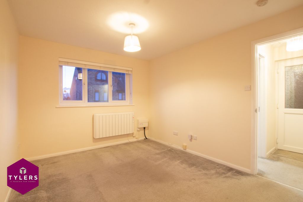 Property photo 3 of 6 Living Room