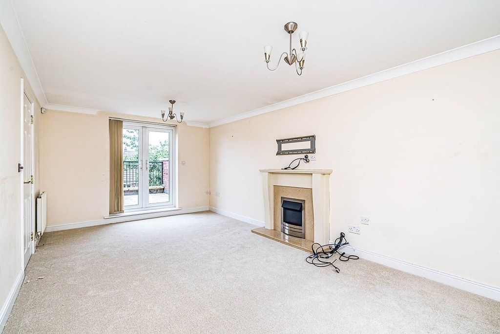 Property photo 3 of 8 Lounge