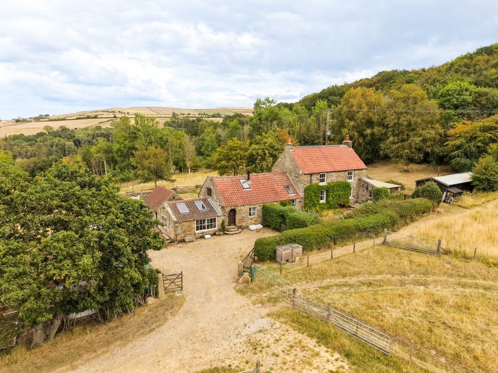 Property photo 1 of 32
