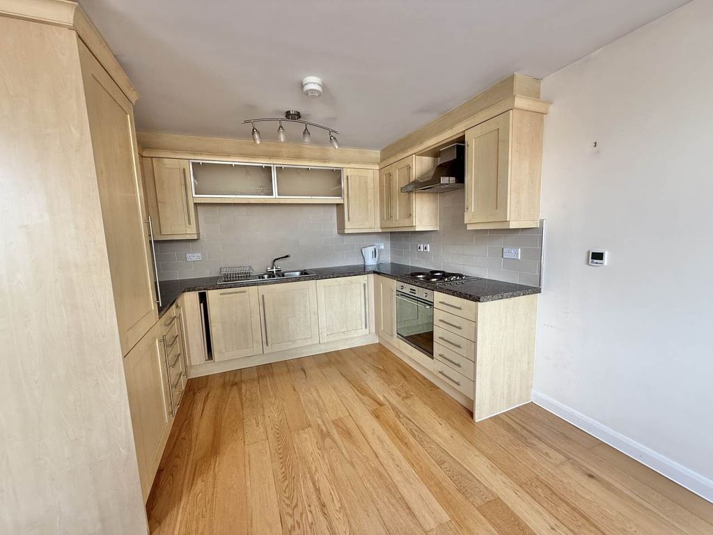Property photo 3 of 18 Kitchen 1