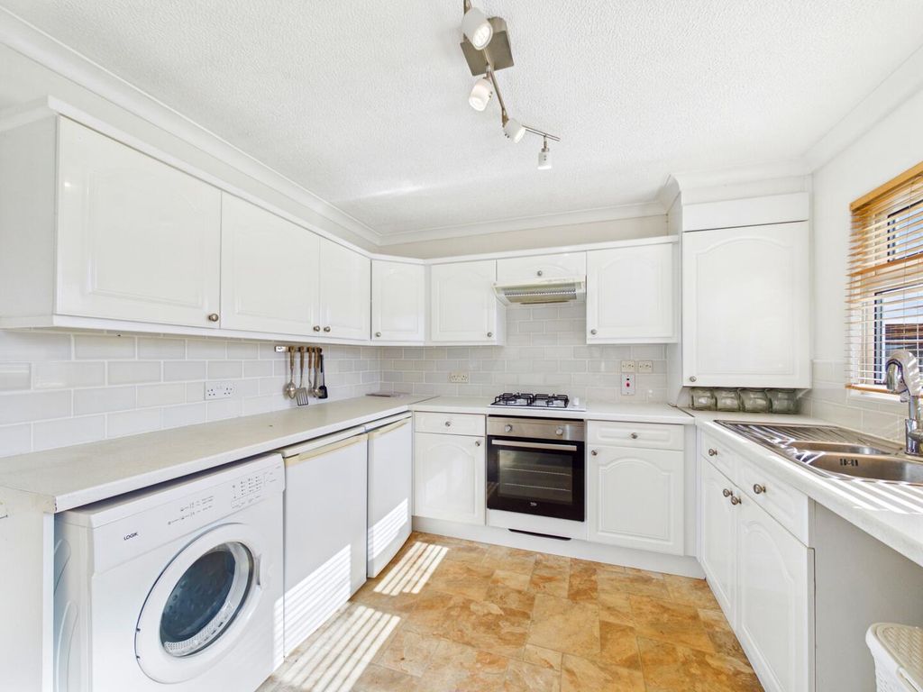Property photo 2 of 10 Kitchen