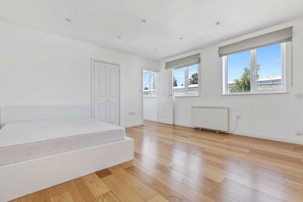 Property photo 1 of 5