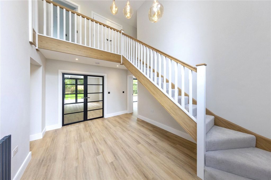 Property photo 2 of 12 Entrance Hall