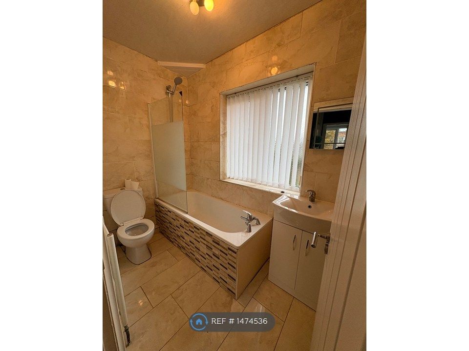 Property photo 3 of 18 Bathroom