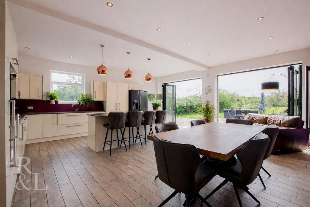 Property photo 3 of 37 76109873-ce9B-47c3-A918-7d6Be7B8c53B.Png