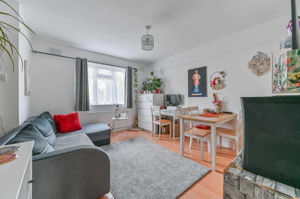 Property photo 3 of 8