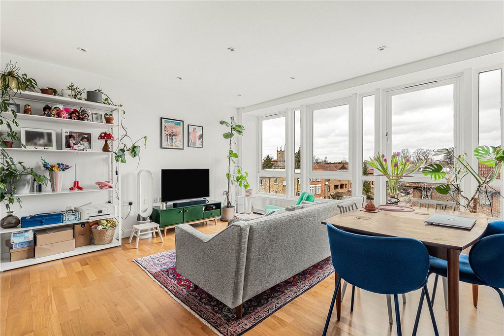 Property photo 3 of 12 Reception/Kitchen