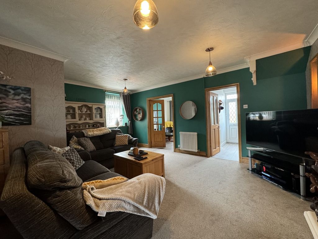 Property photo 3 of 29 Lounge