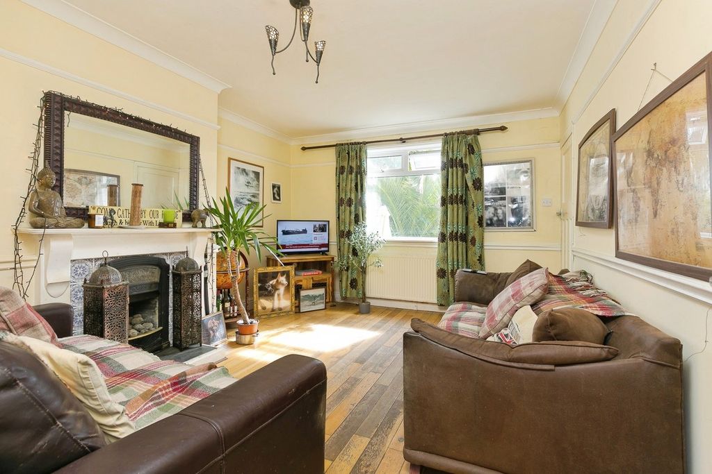 Property photo 2 of 17