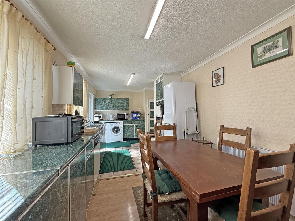 Property photo 3 of 18 Lower Compton Road 98 - Kitchen Diner Front.Jpg