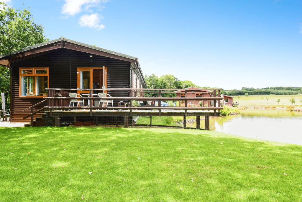 Property photo 1 of 20 Lodge