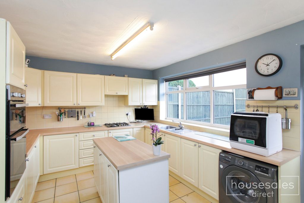 Property photo 2 of 13